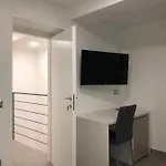 3 Chiaia Bed & Breakfast 4*