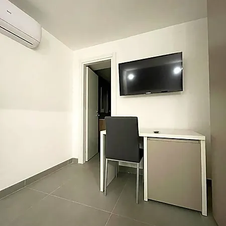 Nocleg ze śniadaniem 3 Chiaia 4*