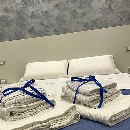 Bed & Breakfast 3 Chiaia 4*