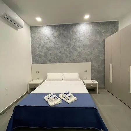 לינה וארוחת בוקר 3 Chiaia 4*