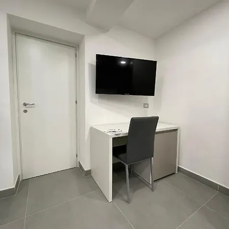 3 Chiaia לינה וארוחת בוקר נאפולי