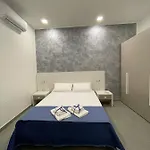 לינה וארוחת בוקר 3 Chiaia 4*