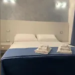 לינה וארוחת בוקר 3 Chiaia נאפולי