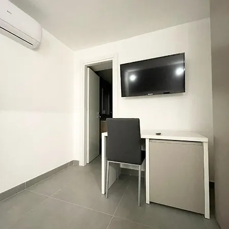 3 Chiaia Panzió Nápoly